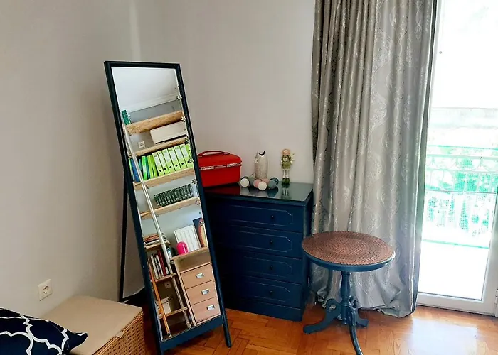 Large Terrace Apartment Near City Centre